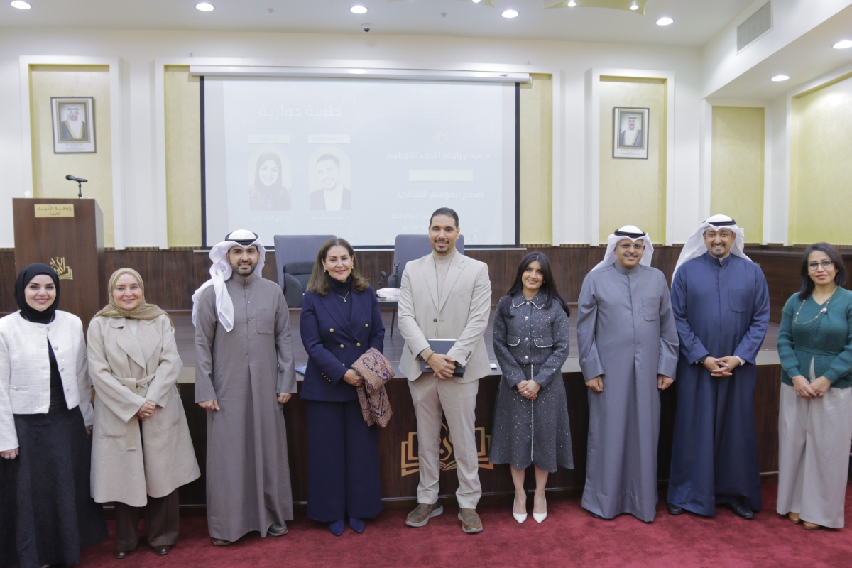 رشاد يتوسط أعضاء وأصدقاء الرابطة