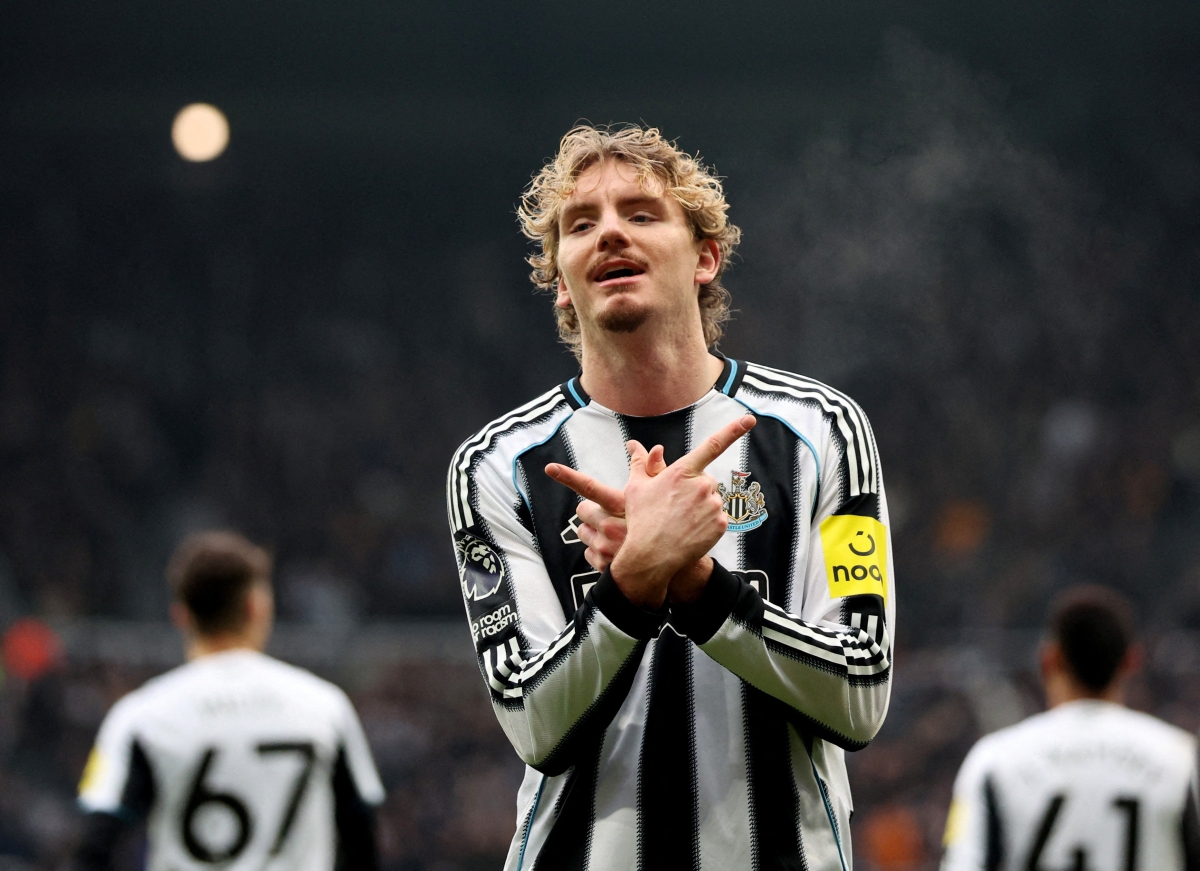 فولتيماده محتفلاً بهدفه الثاني في شباك تشلسي