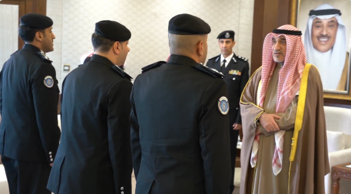 اليوسف خلال تقيلد الضباط الثلاثة رتبهم الجديدة