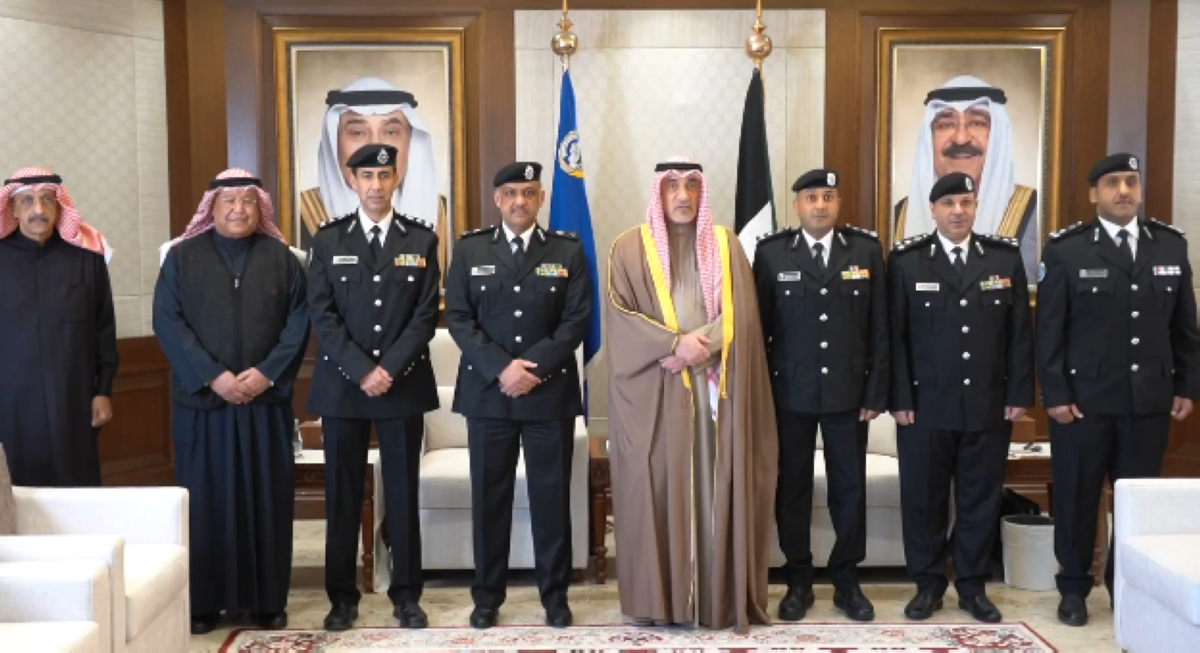 النائب الاول ووكيل الداخلية وقيادات أمنية في لقطة جماعية مع الضباط المرقّين