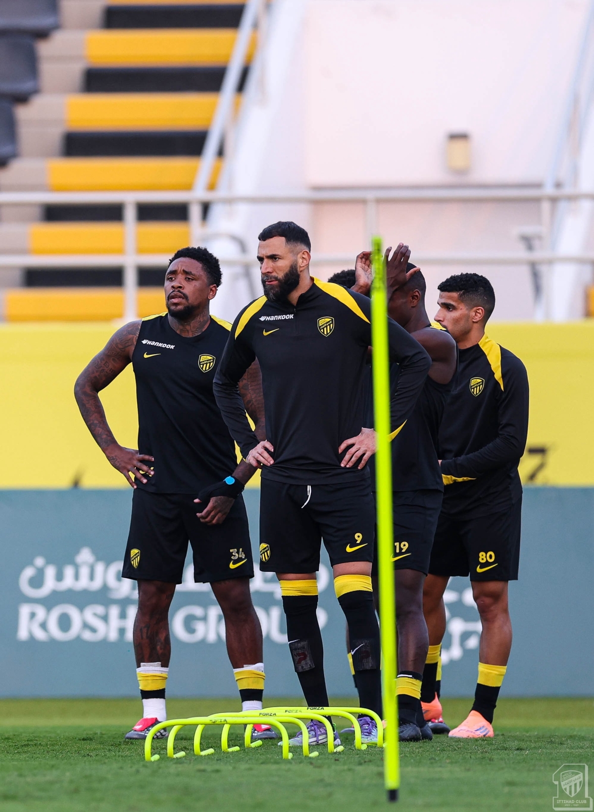 نجم الاتحاد بنزيمة خلال مران الفريق الأخير