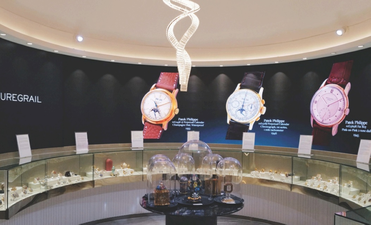 ساعات فاخرة