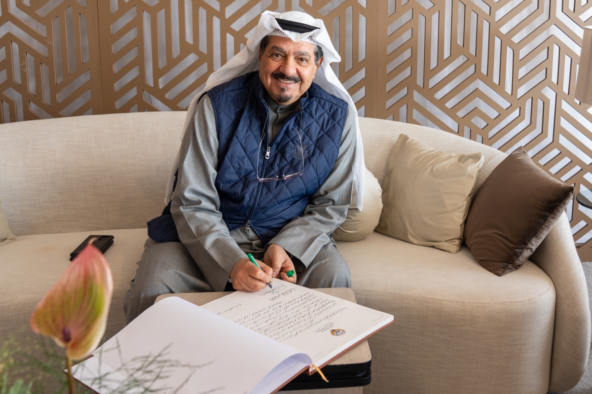 العبدالله يوقع على سجل الاتفاقية