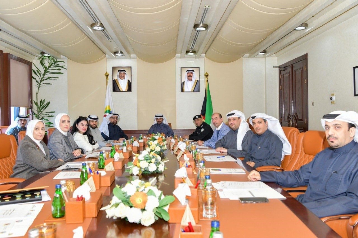 المحافظ صباح البدر مترئساً اجتماع مجلس محافظة حولي