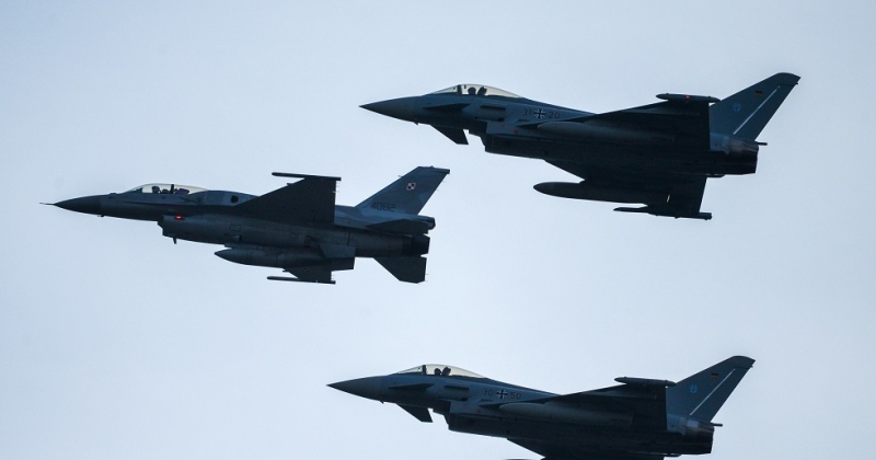 بولندا ترسل طائرات لحماية المجال الجوي بعد غارات روسية على أوكرانيا 