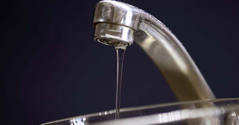 «الكهرباء»: ضعف المياه العذبة في منطقة عبدالله المبارك الصباح بسبب أعمال في الشبكة المائية 