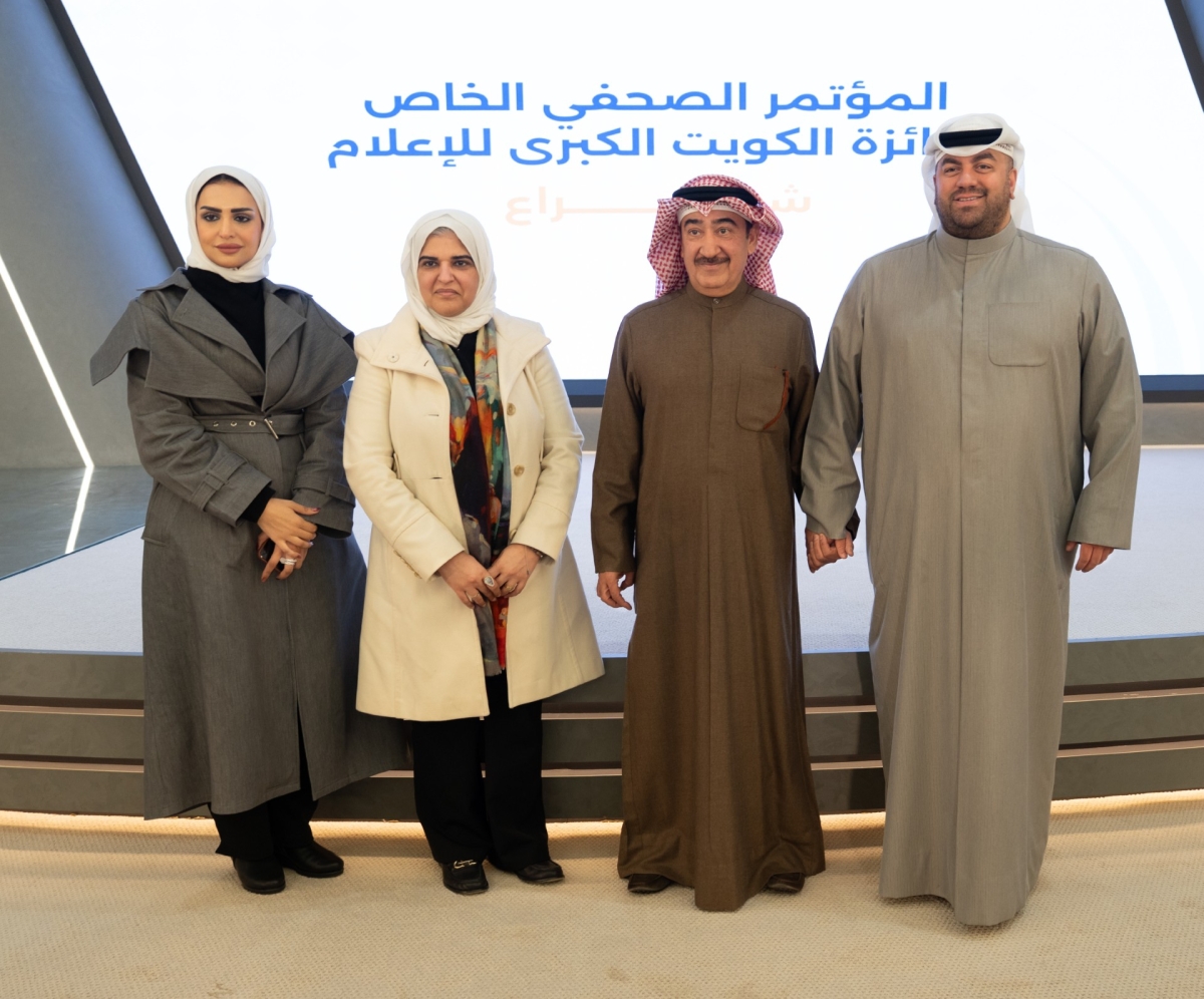 رئيس وأعضاء لجنة الجائزة