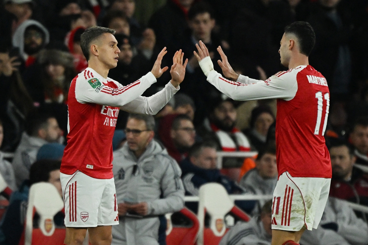 غابرييل مارتينيلي لدى استبداله بلياندرو تروسارد (رويترز)