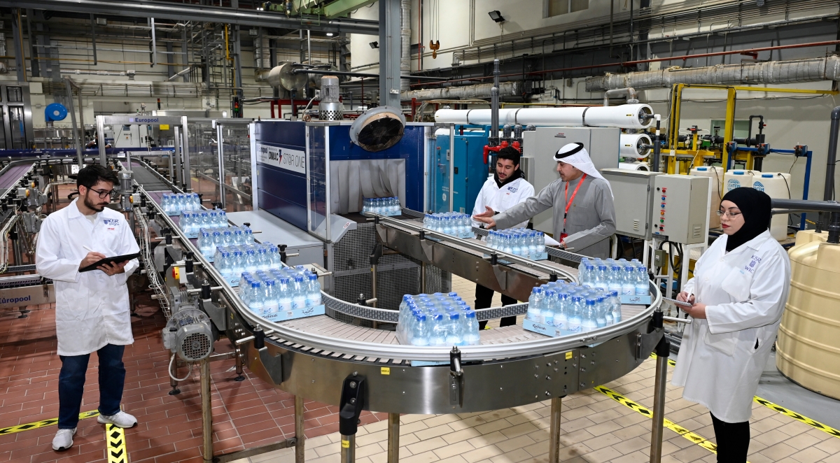 «الراي» في مصنع مياه كاظمة 