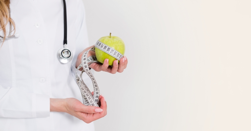 الصحة تعتمد اشتراطات ترخيص وحدات ومجمعات استشارات التغذية العلاجية في القطاع الطبي الأهلي. مهلة سنة لتوفيق أوضاع الأنشطة الحاصلة على رخص سارية من «التجارة» 