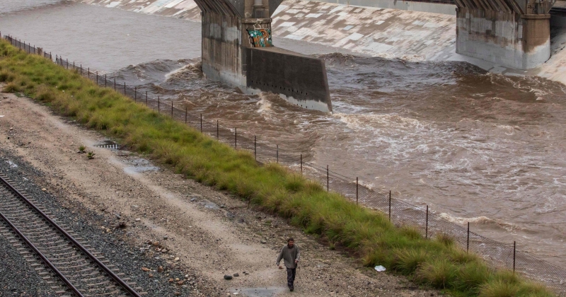 إعلان الطوارئ في لوس أنجليس خشية وقوع فيضانات خطيرة 