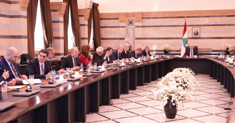 مجلس الوزراء اللبناني يقر قانون «الفجوة المالية». سلام: المودعون الذين تقل قيمة ودائعهم عن 100000 دولار سيحصلون على أموالهم كاملة 