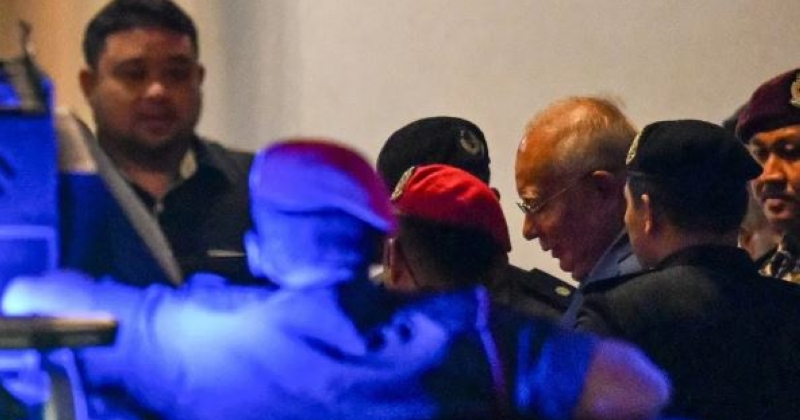 السجن 15 عاما لرئيس الوزراء الماليزي السابق عبدالرزاق بتهم إساءة استخدام السلطة وغسل الأموال 