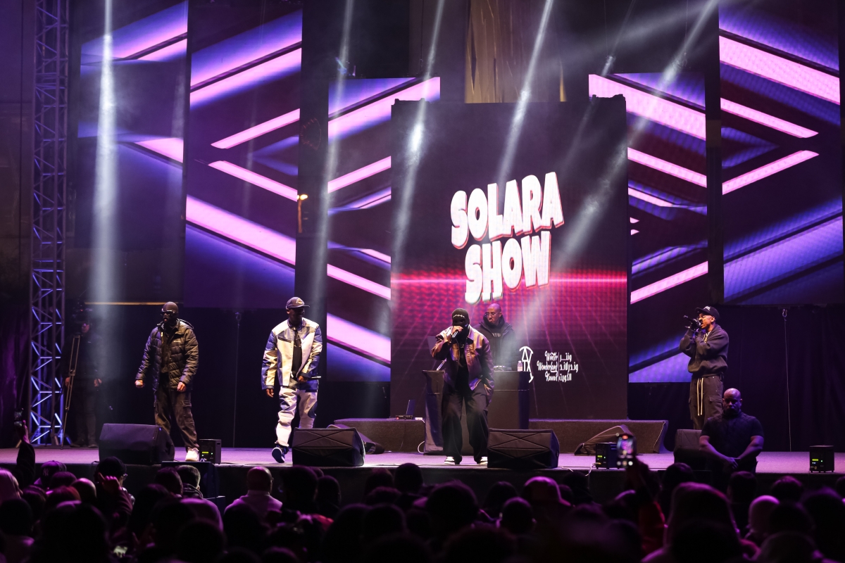 نجوم «SOLARA SHOW» على المسرح