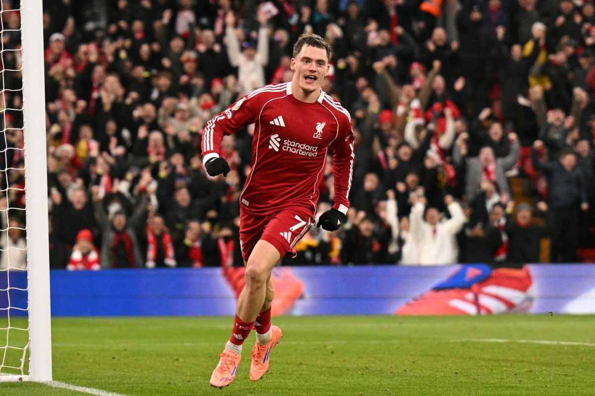  فلوريان فيرتز محتفلاً بهدفه في مرمى ولفرهامبتون (أ ف ب)