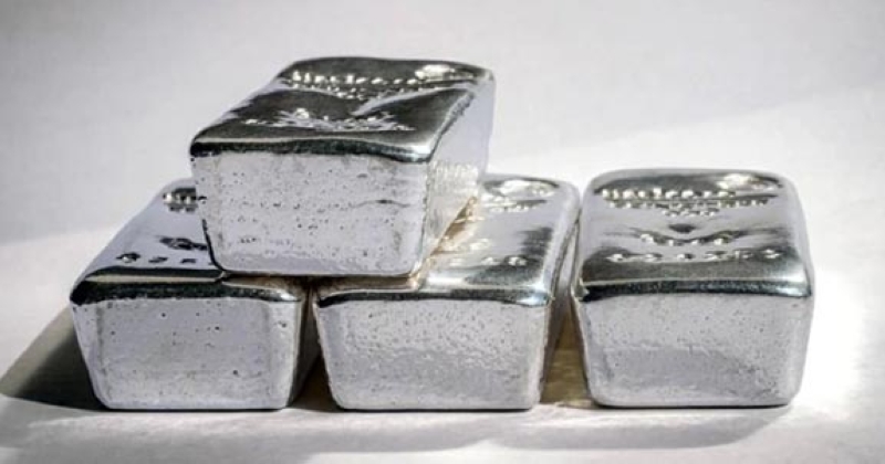 الفضة القياسية.. قفزت 9 %. تعيش عصرها الذهبي في 2025 