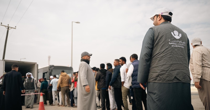 «نماء» تمد يد العون لعمال الوفرة بتوزيع 1000 كسوة شتوية