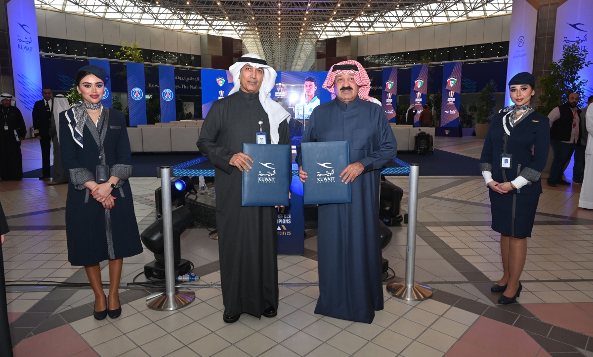 توقيع عقد الرعاية بين الخطوط الكويتية و اتحاد كرؤة القدم (تصوير: اسعد عبدالله)