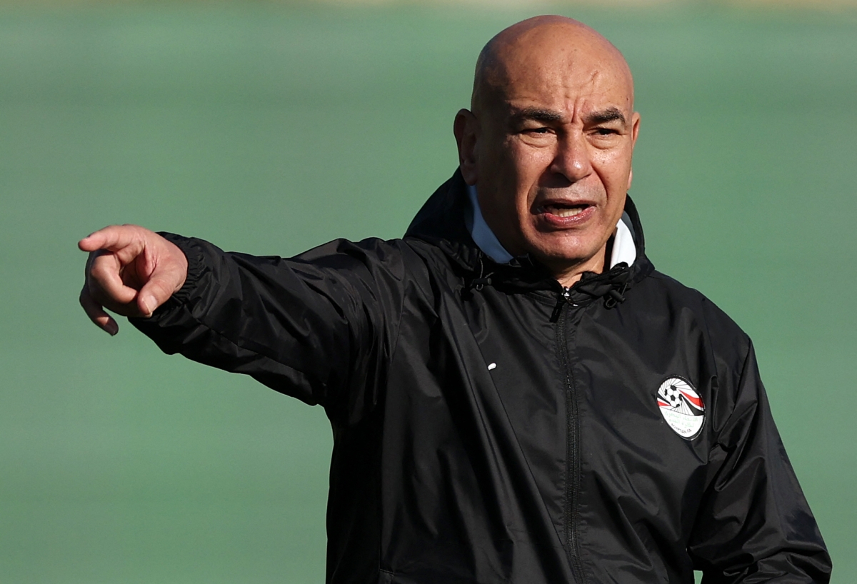 حسام حسن خلال تدريب منتخب مصر (أ ف ب)