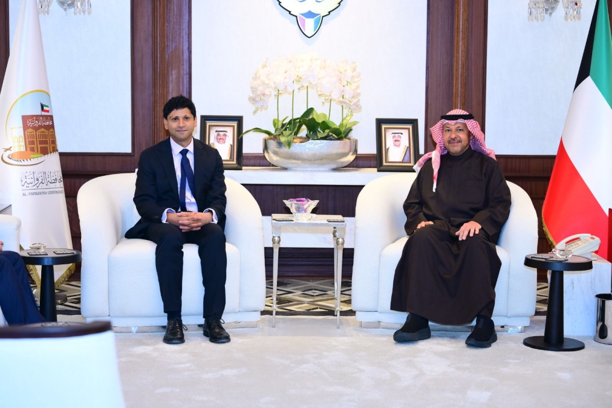 محافظ الفروانية مستقبلاً السفير البريطاني