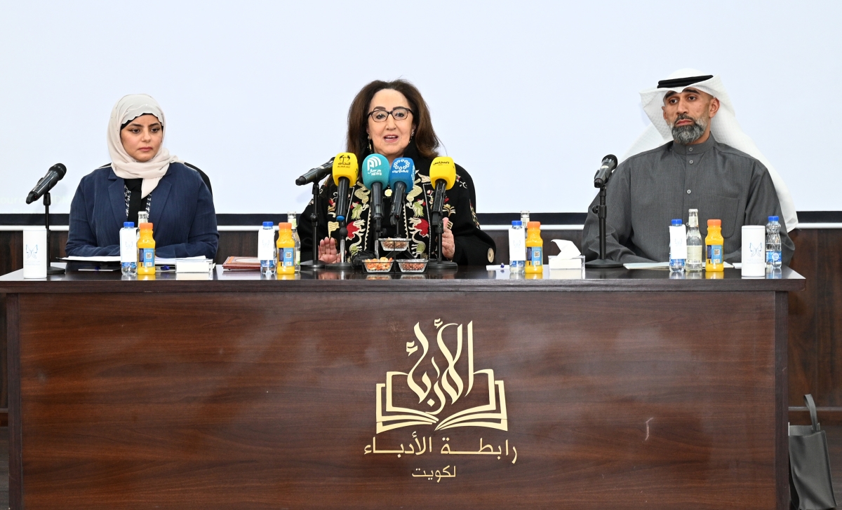 بيبي اليوسف خلال الندوة متوسطة عزيزة المسيلم وفيصل الشيتان (تصوير نايف العقلة)