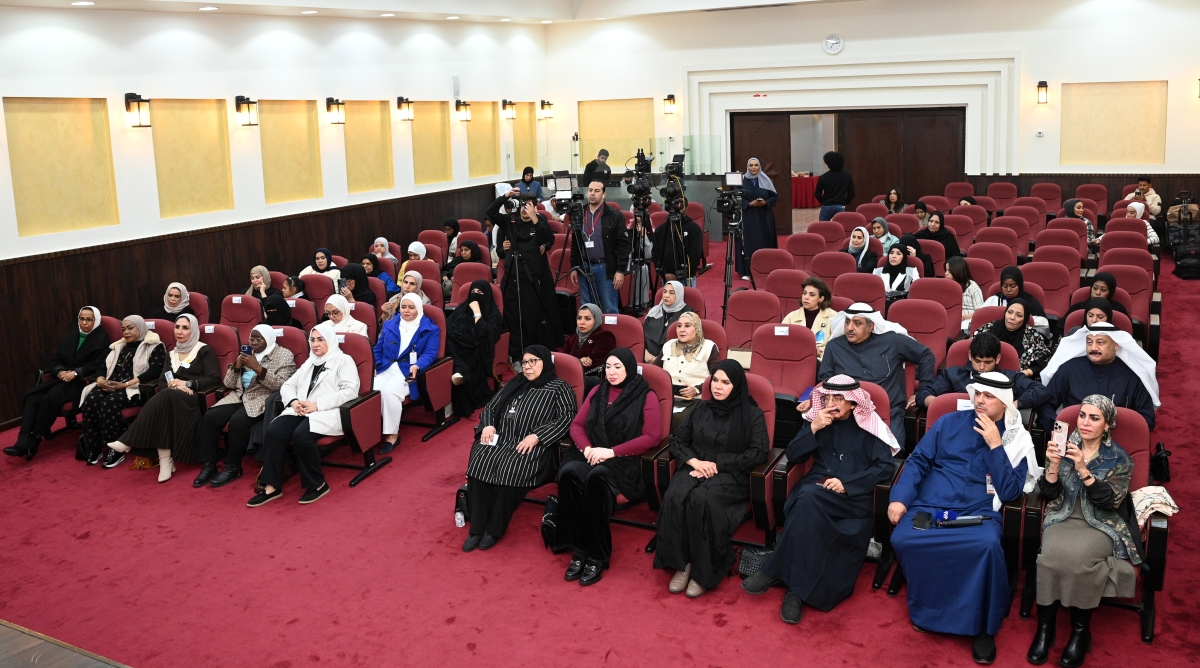 الحضور خلال الندوة