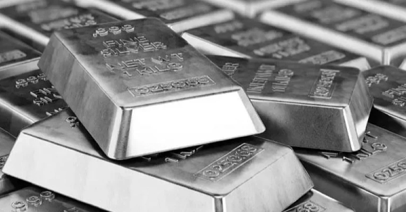 الفضة تتراجع إلى 74.93 دولار 