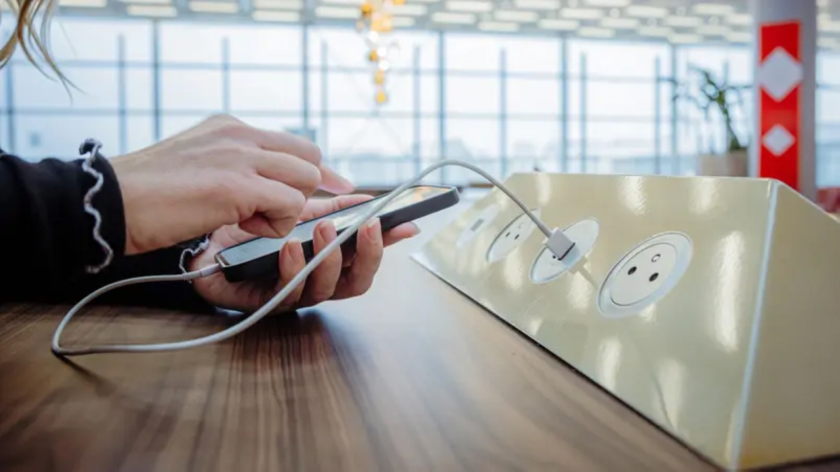 سامسونغ تختبر بطارية هاتف بسعة 20 ألف مللي أمبير