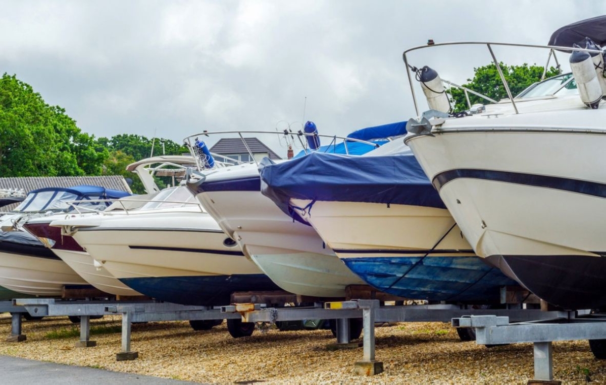 تخصيص ساحات للقوارب الصغيرة ينظّم عملية وقوفها وتخزينها