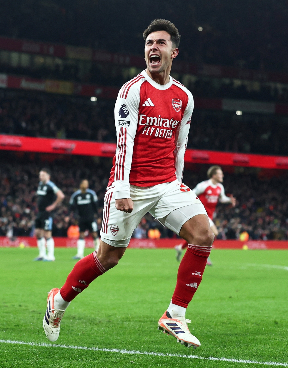 مارتين زوبيميندي   محتفلاً بهدفه (رويترز)