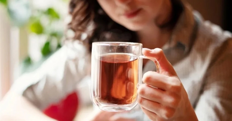 الشاي يعزز كثافة العظام لدى النساء.. دراسة تكشف 