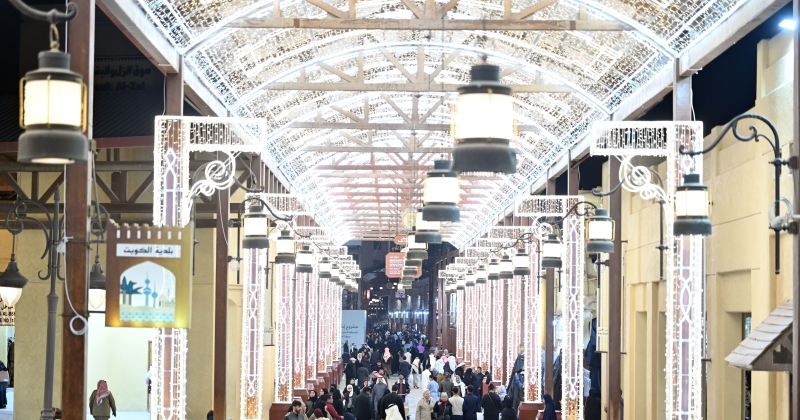 المباركية... نقطة التقاء خليجية. دفء التراث تحدّى موجة البرد فاستقبل السوق زُوّاره من الكويت ودول مجلس التعاون 