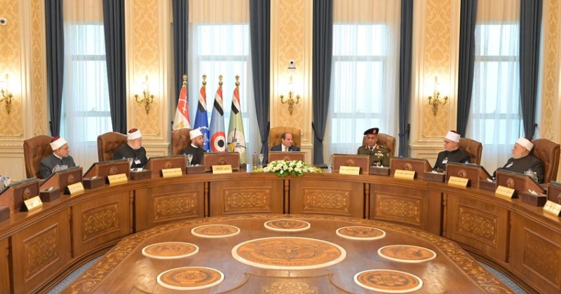 السيسي يؤكد دور المساجد والكنائس... في مواجهة التحديات 