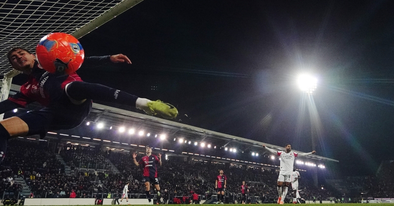 لياو يقود ميلان لهزيمة كالياري وتصدر الدوري الإيطالي 