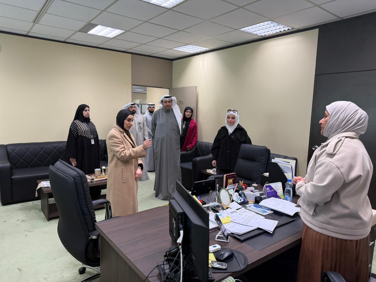 الوزيرة خلال الجولة