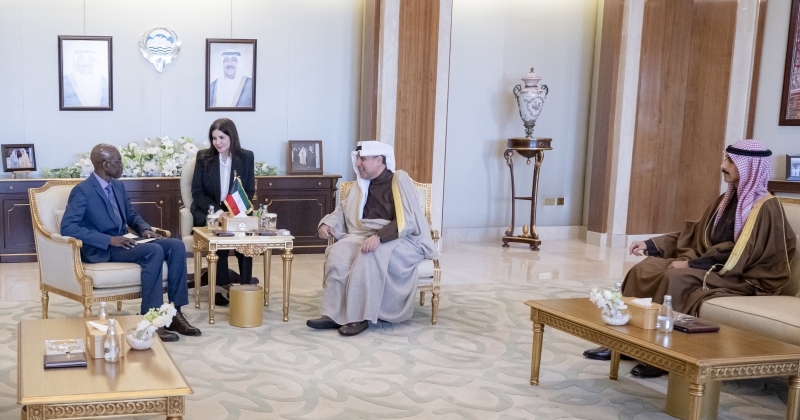 وزير شؤون الديوان الأميري ورئيس ديوان سمو ولي العهد يستقبلان سفيري السنغال وجيبوتي 