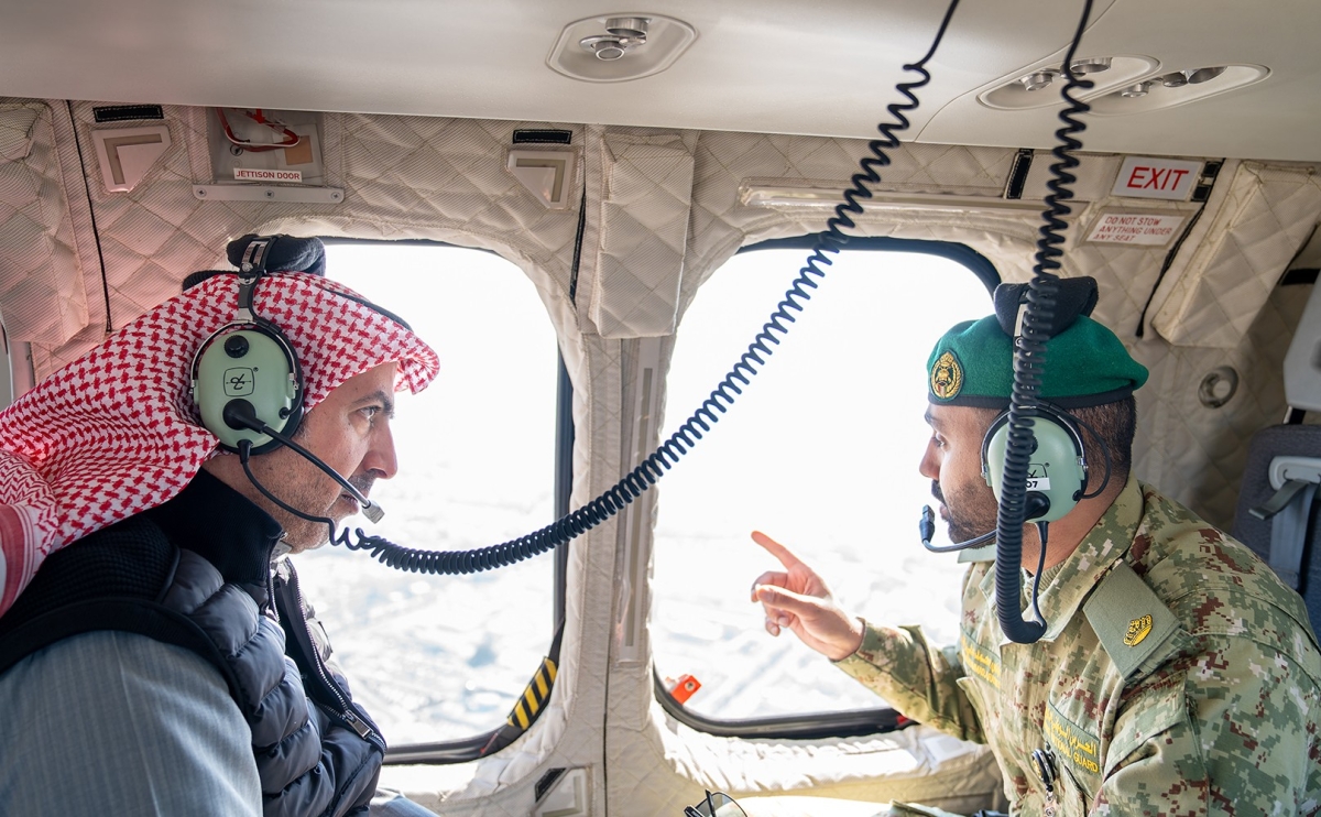 راشد المري خلال جولة الاطلاع على محطات الرصد الإشعاعي