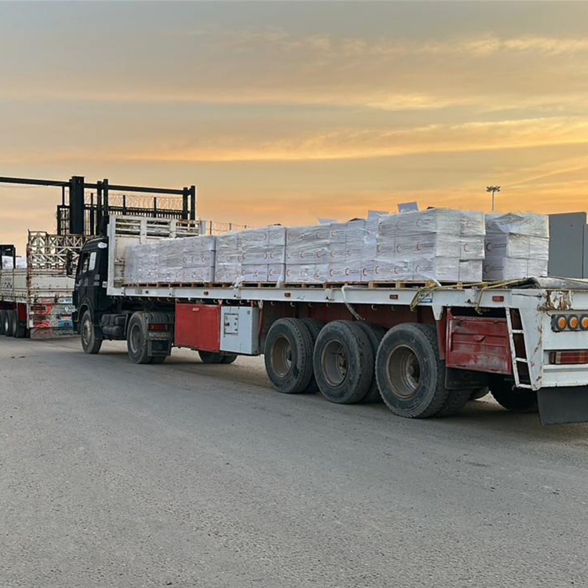 مساعدات مصرية في طريقها إلى غزة