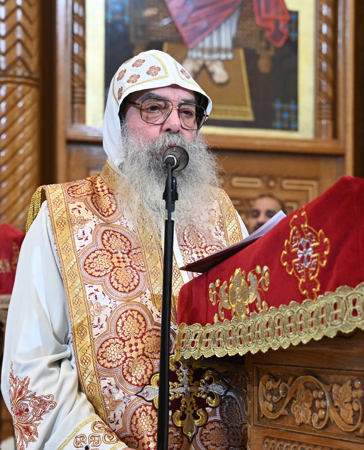 القمص بيجول الأنبا بيشوي يلقي كلمته 
تصوير (نايف العقلة وسعود سالم)