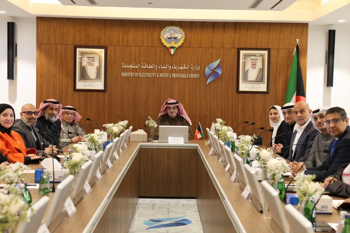 المخيزيم مترئساً الاجتماع