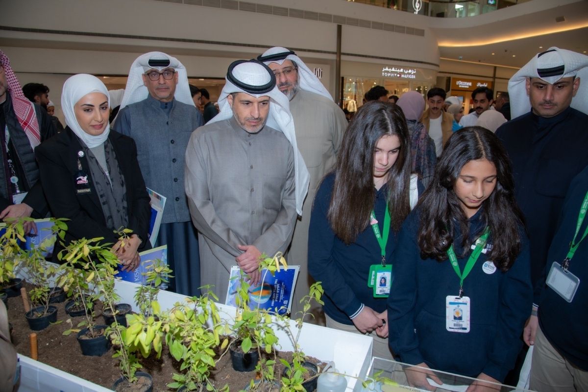 1الحميدان يطّلع على المعرض