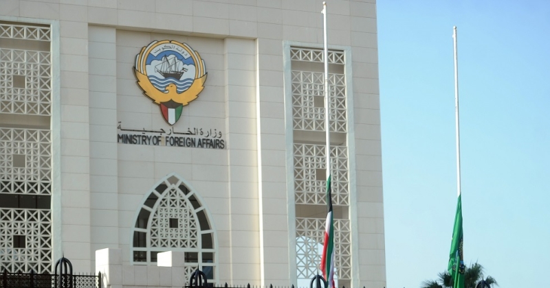 «الخارجية» تهيب بالمواطنين المتواجدين في إيران أخذ الحيطة والحذر وتجنب أماكن التجمعات 