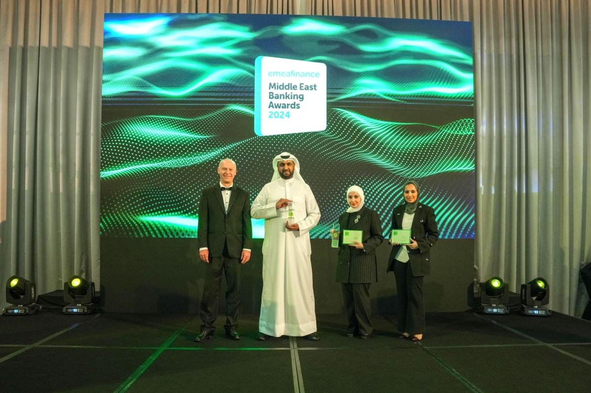 محمد العربيد ونهال المسلم ومريم أبا الخيل يتسلمون جوائز بيت التمويل الكويتي