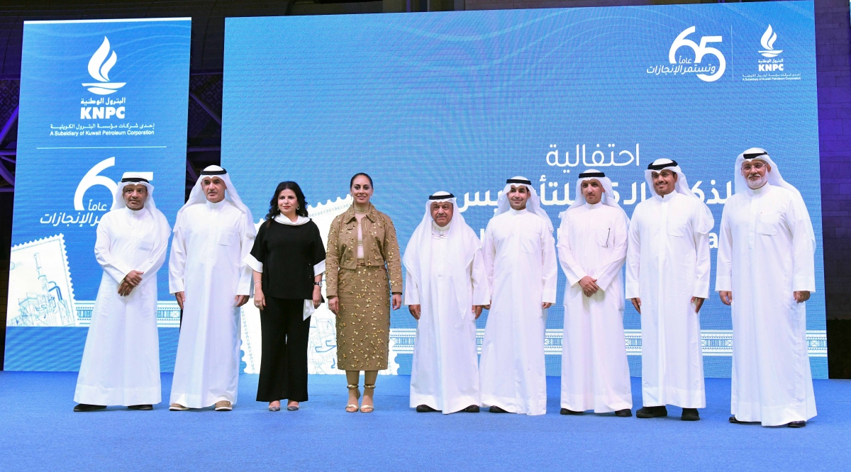 الإدارة العليا مع وزير النفط في احتفالية التأسيس