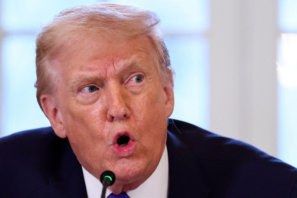 ترامب متحدثاً خلال مؤتمر صحافي في البيت الأبيض   (رويترز)