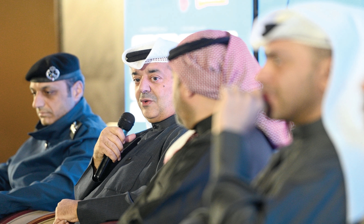 


وليد الخشتي متحدثاً في الجلسة 