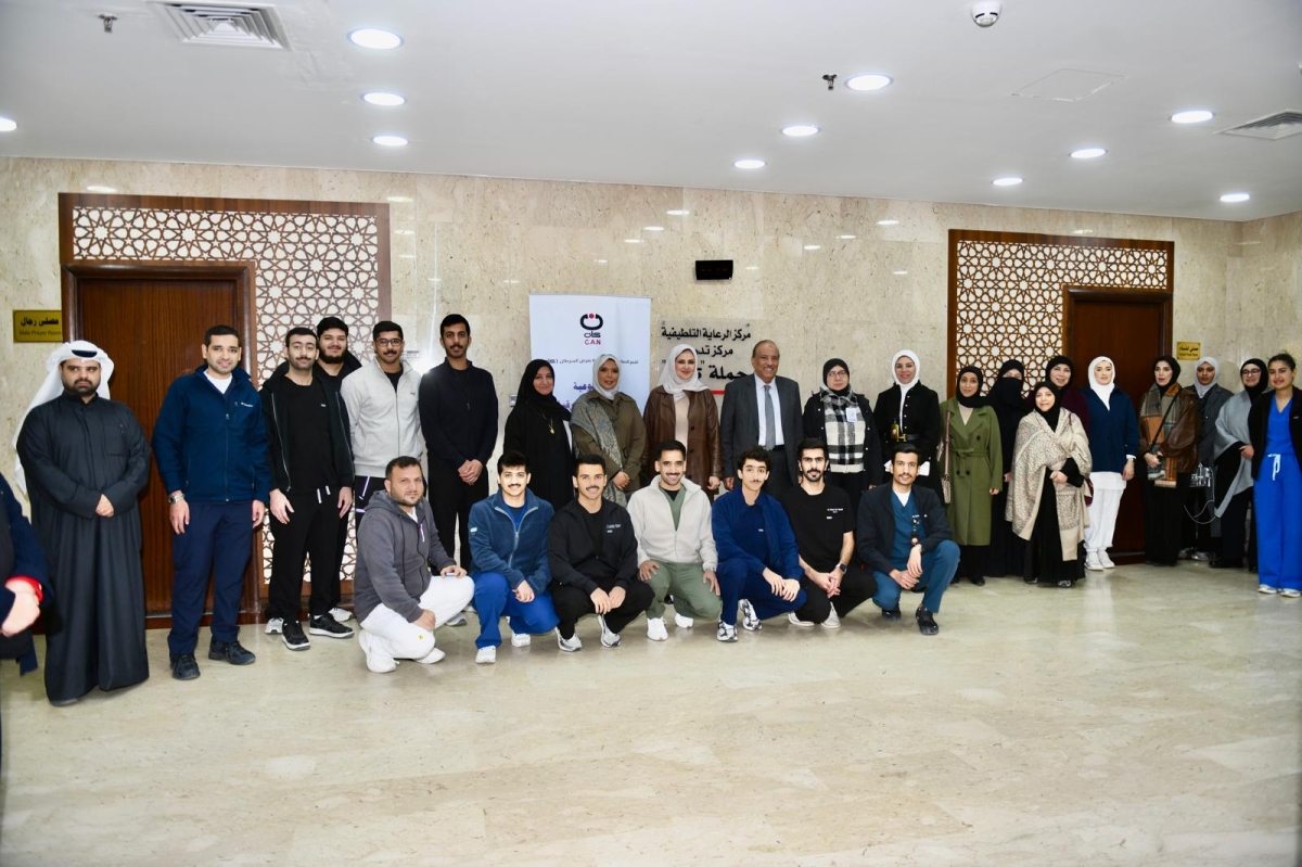 الصالح يتوسط المُشاركين في تدشين الحملة