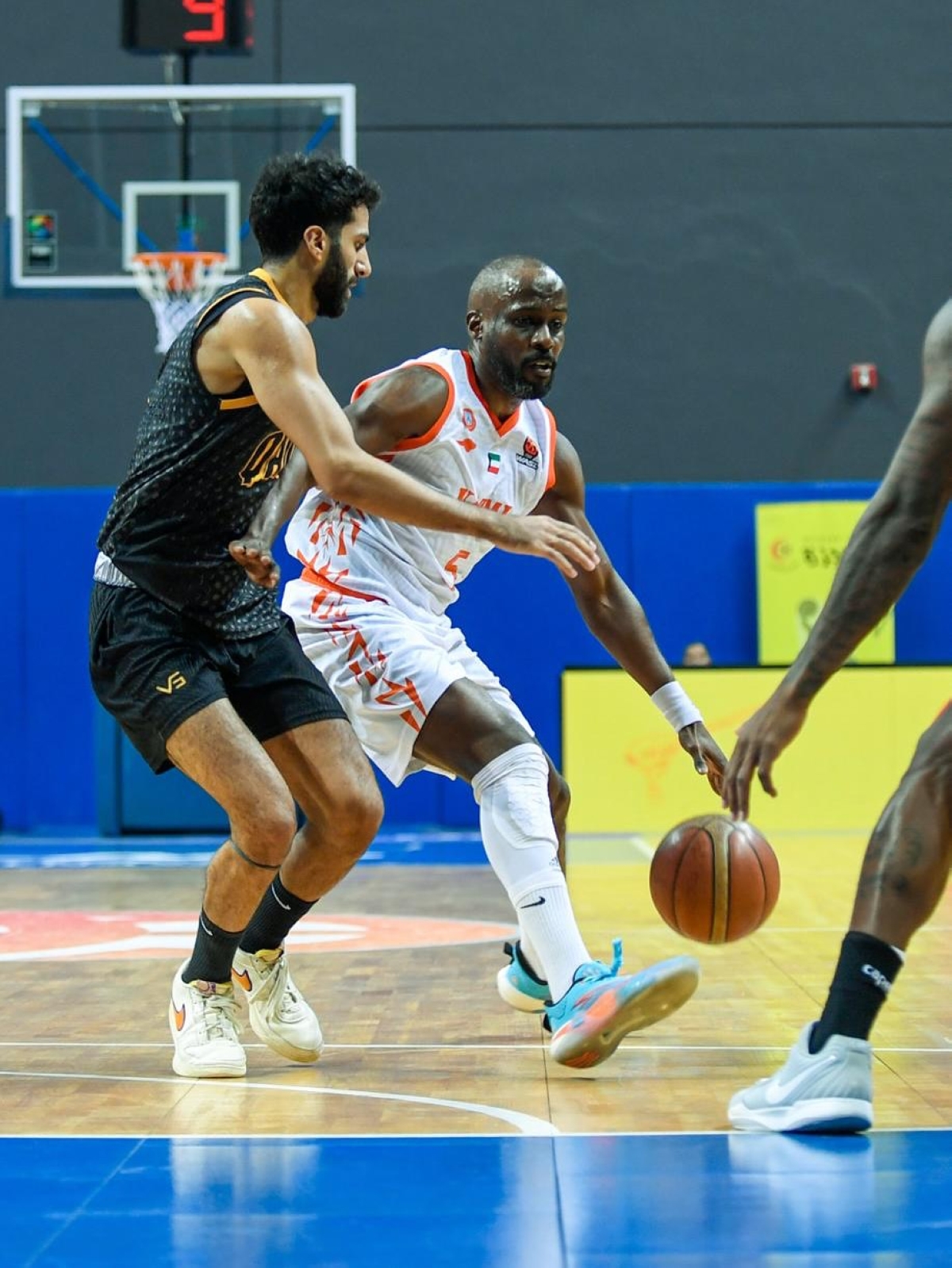 من مباراة القسم الأول بين كاظمة والقادسية