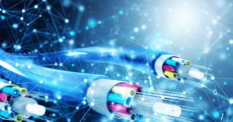 «الكهرباء» تباشر تنفيذ عقدي الألياف الضوئية بين محطات التحويل 