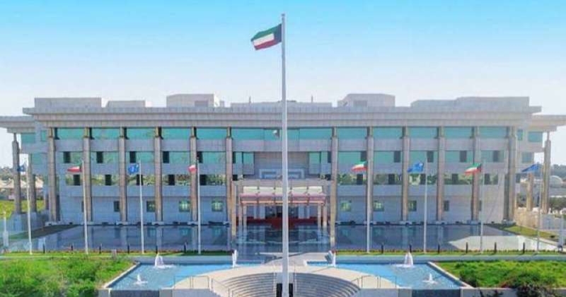 الداخلية: حريق في مبنى الإدارة العامة للمؤسسات الإصلاحية بالصليبية وإصابة عدد من رجال الشرطة وعمال نظافة. تم نقل المصابين إلى المستشفى لتلقي الرعاية الطبية اللازمة وحالاتهم الصحية تحت المتابعة 